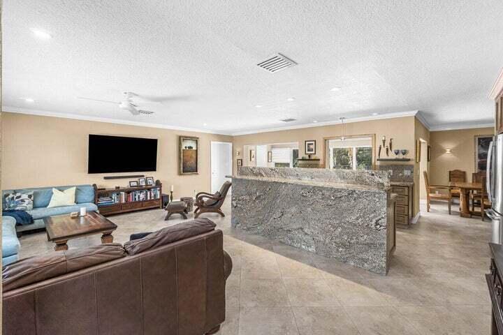 LAKE FLORESTA PARK - Residential Lease