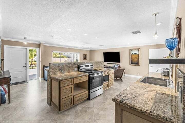 LAKE FLORESTA PARK - Residential Lease