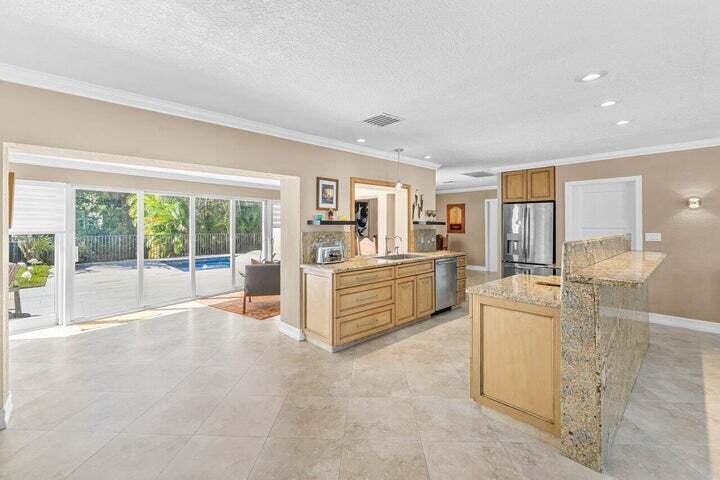 LAKE FLORESTA PARK - Residential Lease