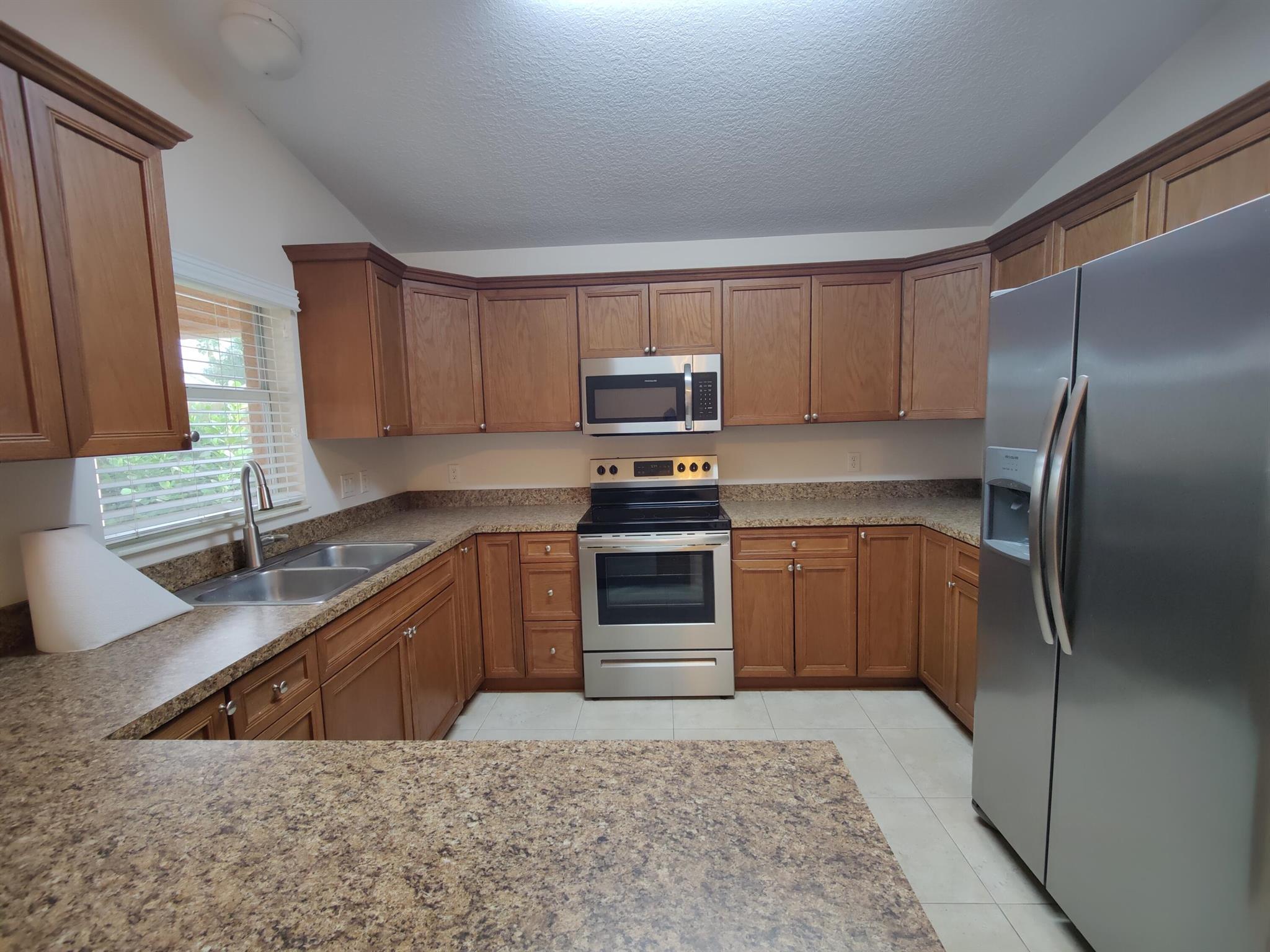 DIXIE PARK ADDITION NO. 2 - Residential Lease