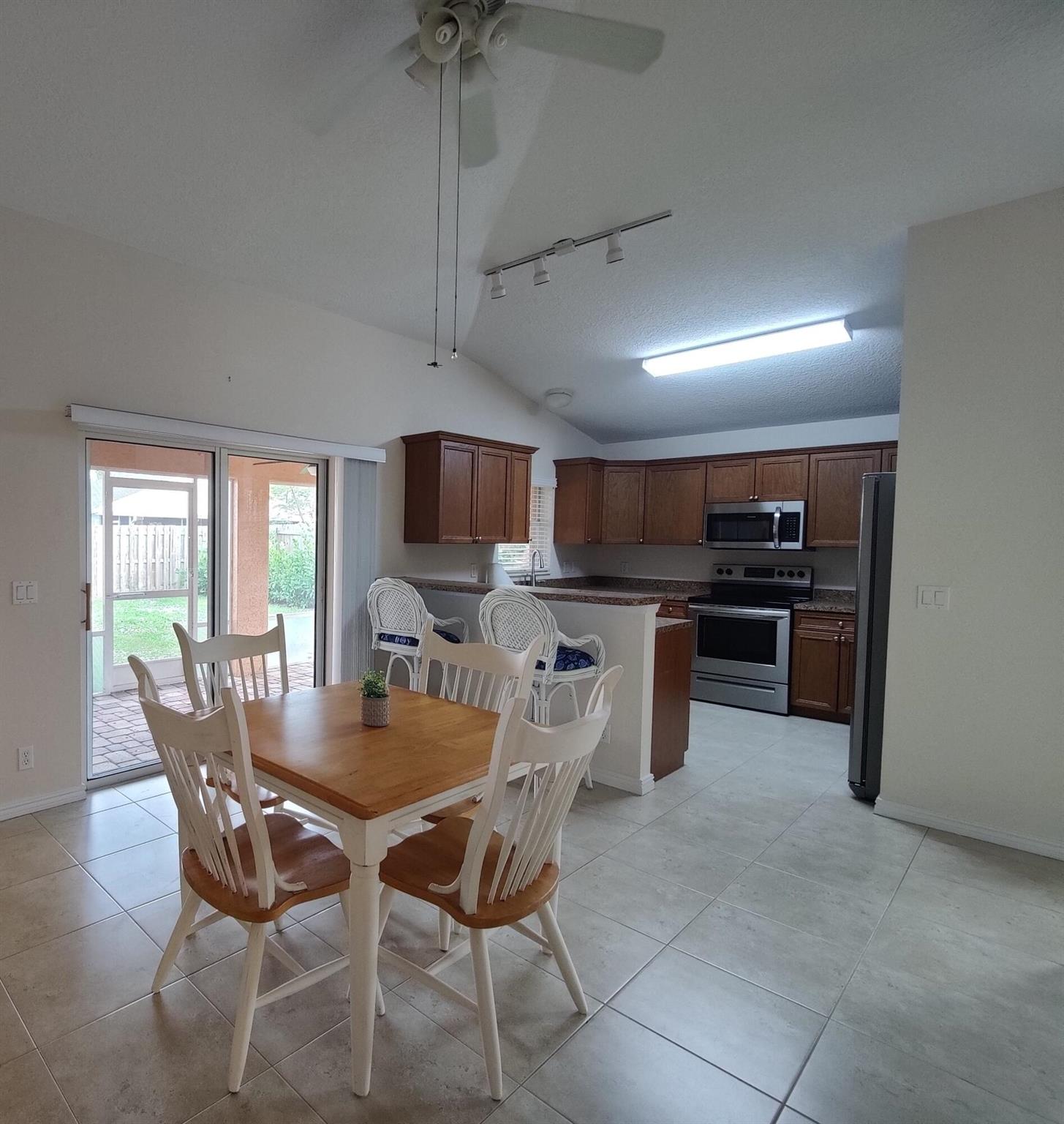 DIXIE PARK ADDITION NO. 2 - Residential Lease