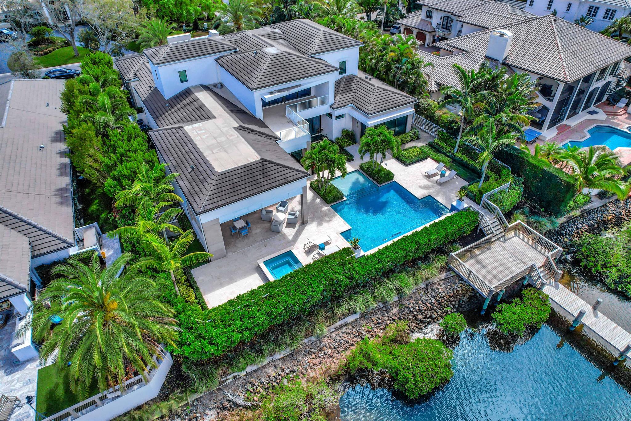 ADMIRALS COVE - Residential