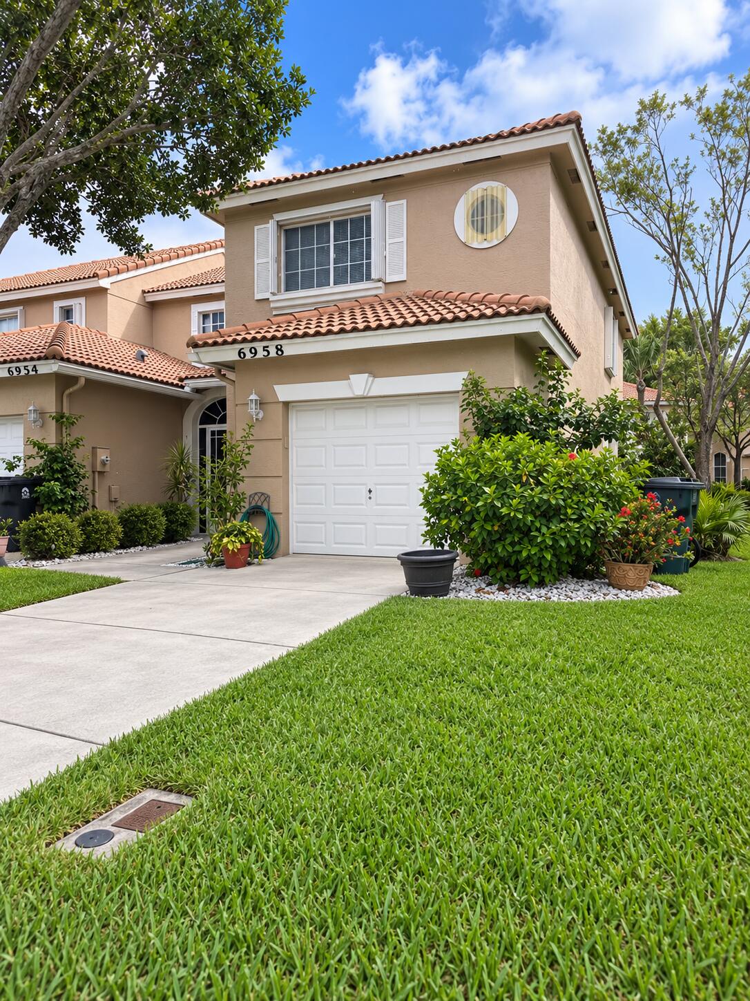 Properties 6958 OAK BRIDGE
