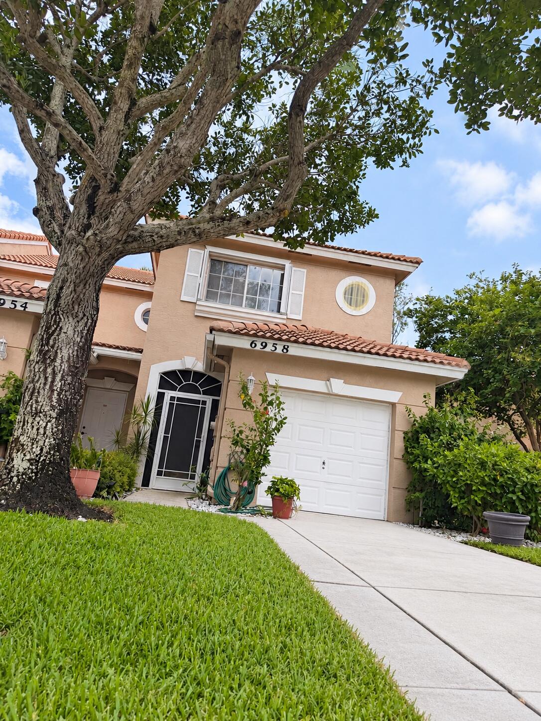 Properties 6958 OAK BRIDGE