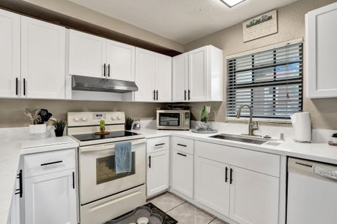 Tiny photo for 178 NW 115th Terrace, Plantation, FL 33325 (MLS # B26086182)