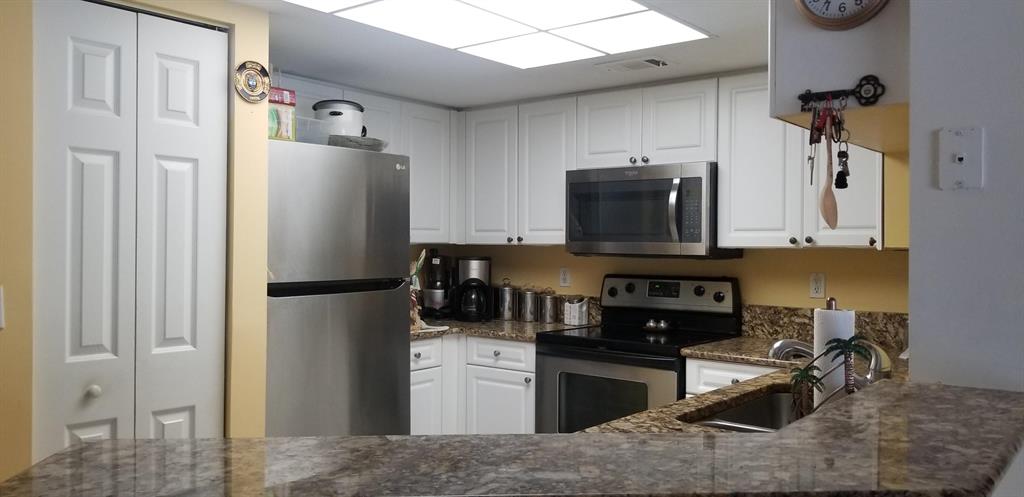 GRAND VIEW AT CRESTWOOD CONDO - Residential