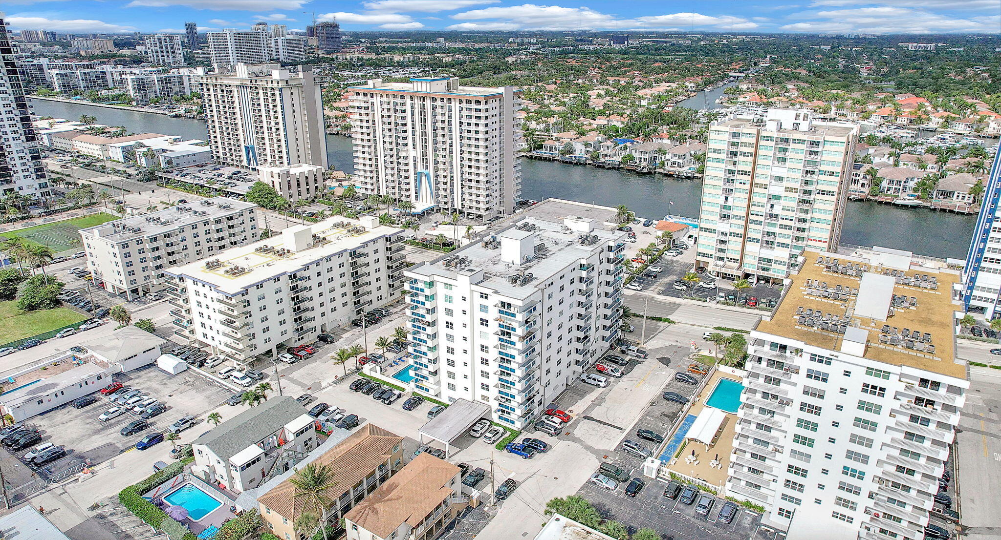 WELLINGTON TOWERS CONDO - Residential