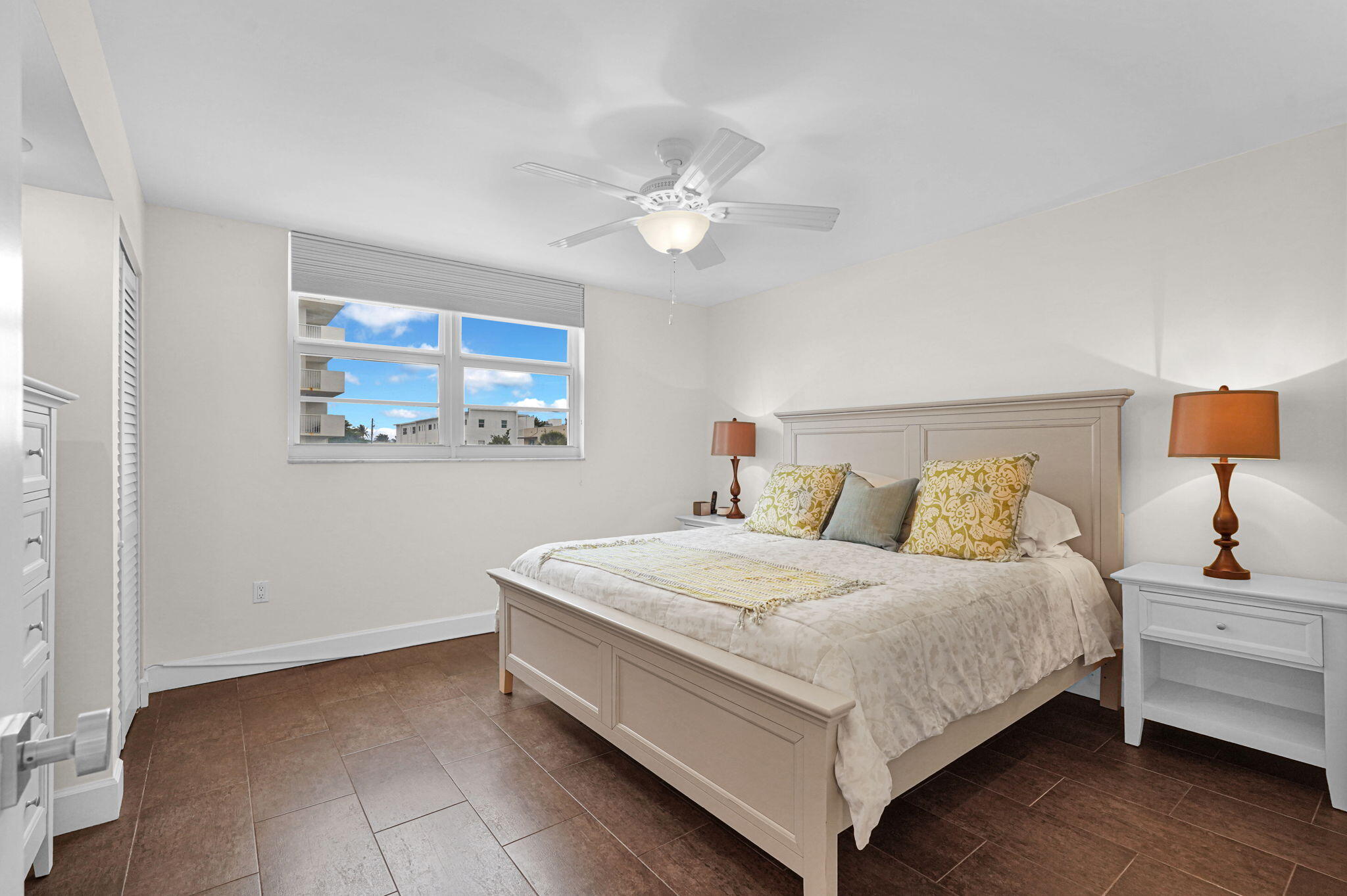 WELLINGTON TOWERS CONDO - Residential