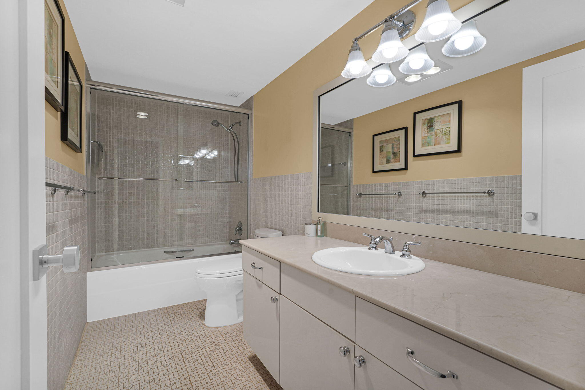 WELLINGTON TOWERS CONDO - Residential