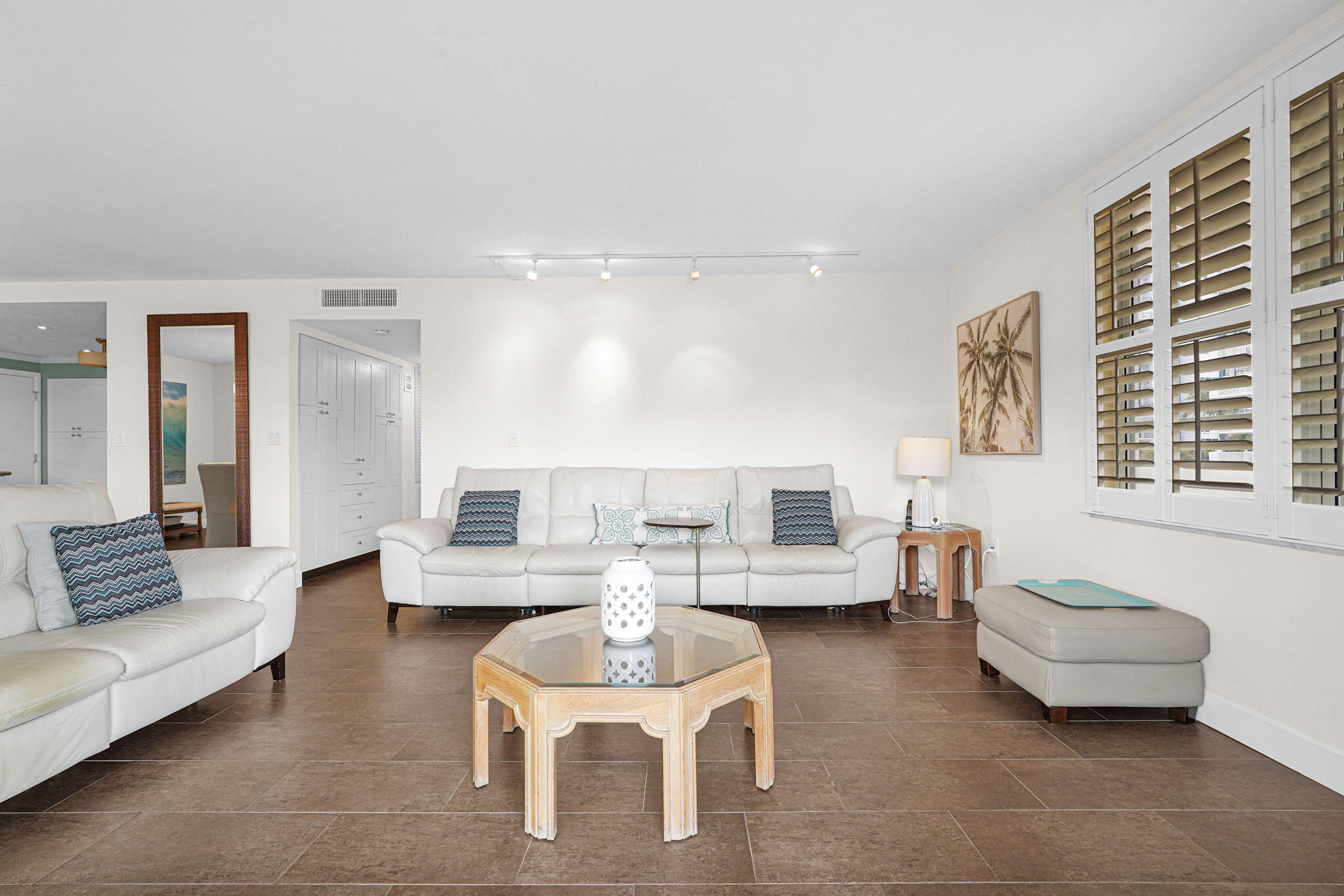 WELLINGTON TOWERS CONDO - Residential