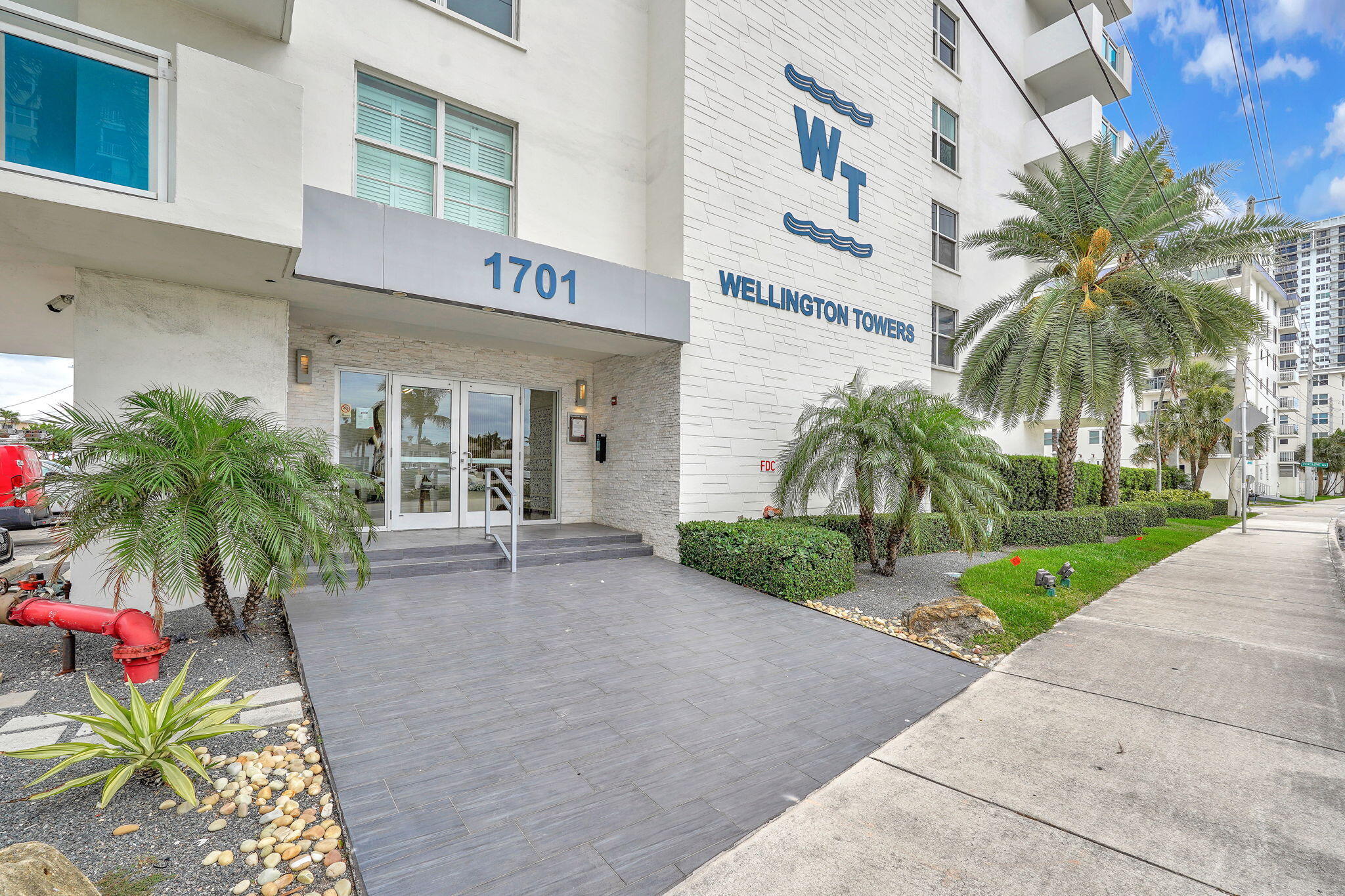 WELLINGTON TOWERS CONDO - Residential