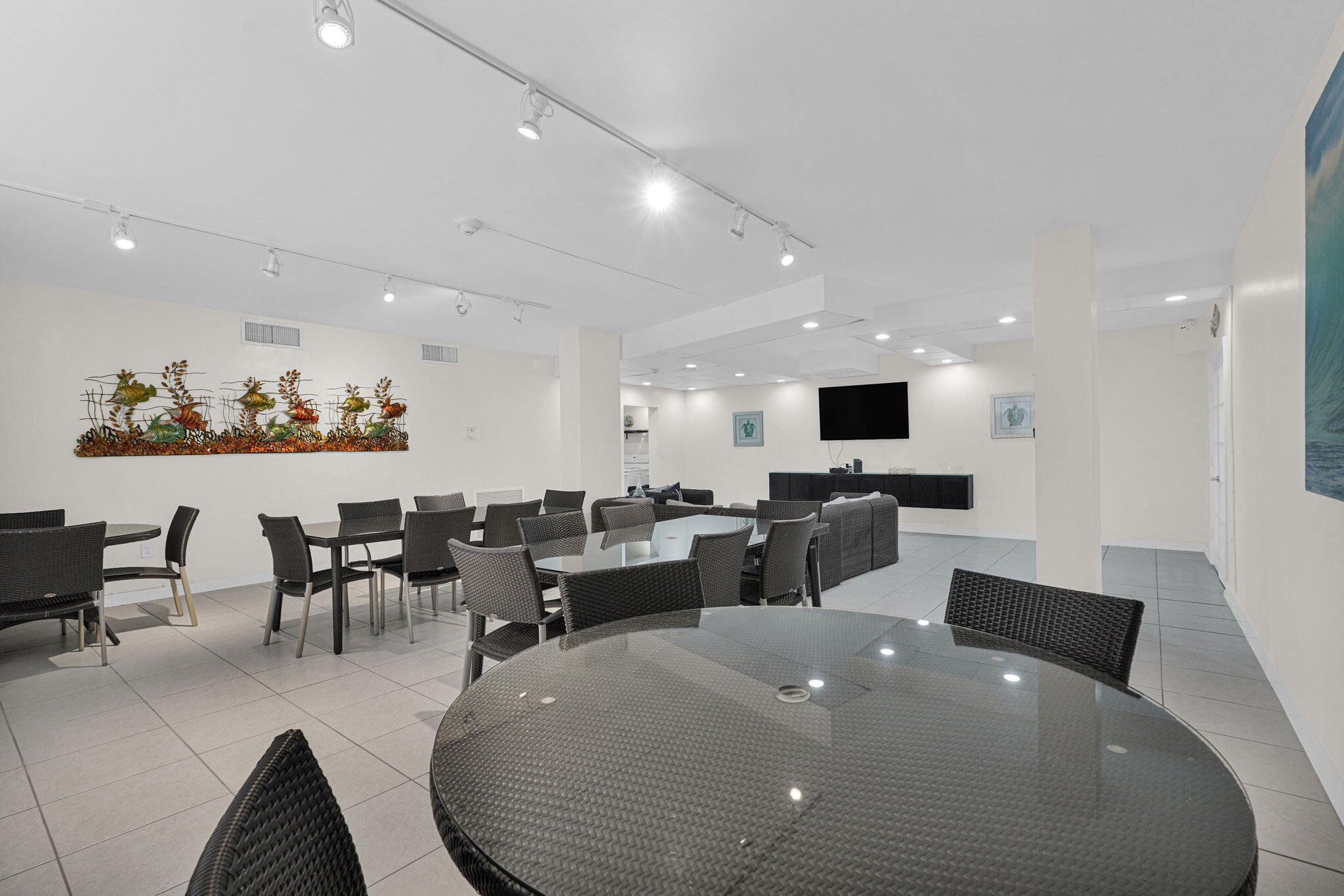 WELLINGTON TOWERS CONDO - Residential