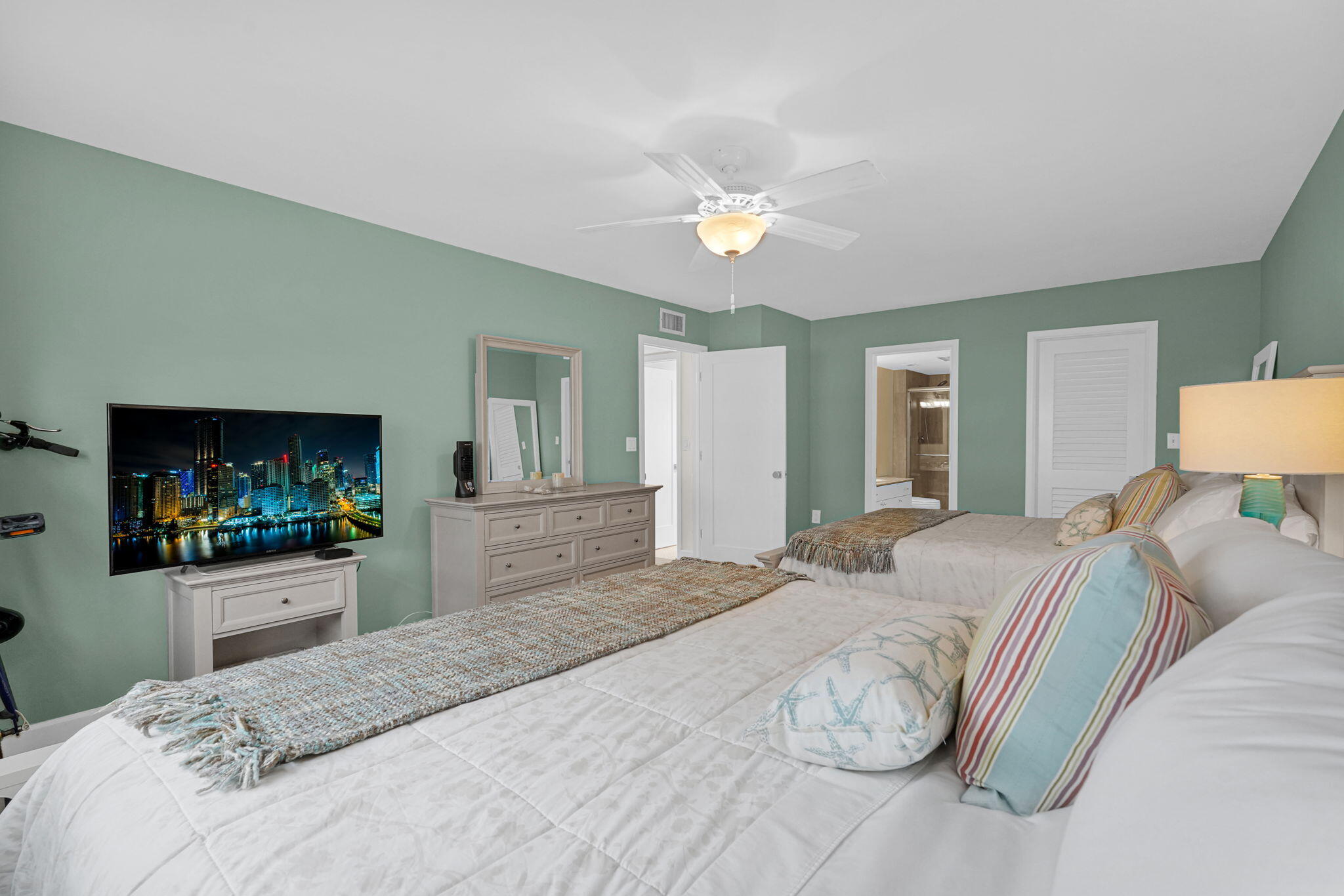 WELLINGTON TOWERS CONDO - Residential