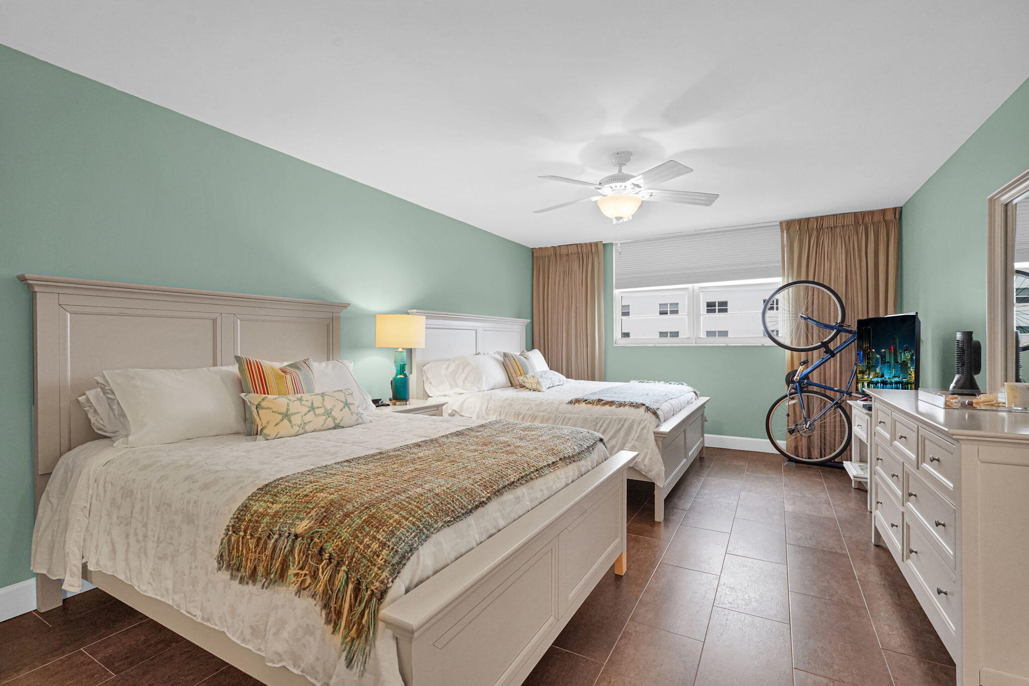 WELLINGTON TOWERS CONDO - Residential