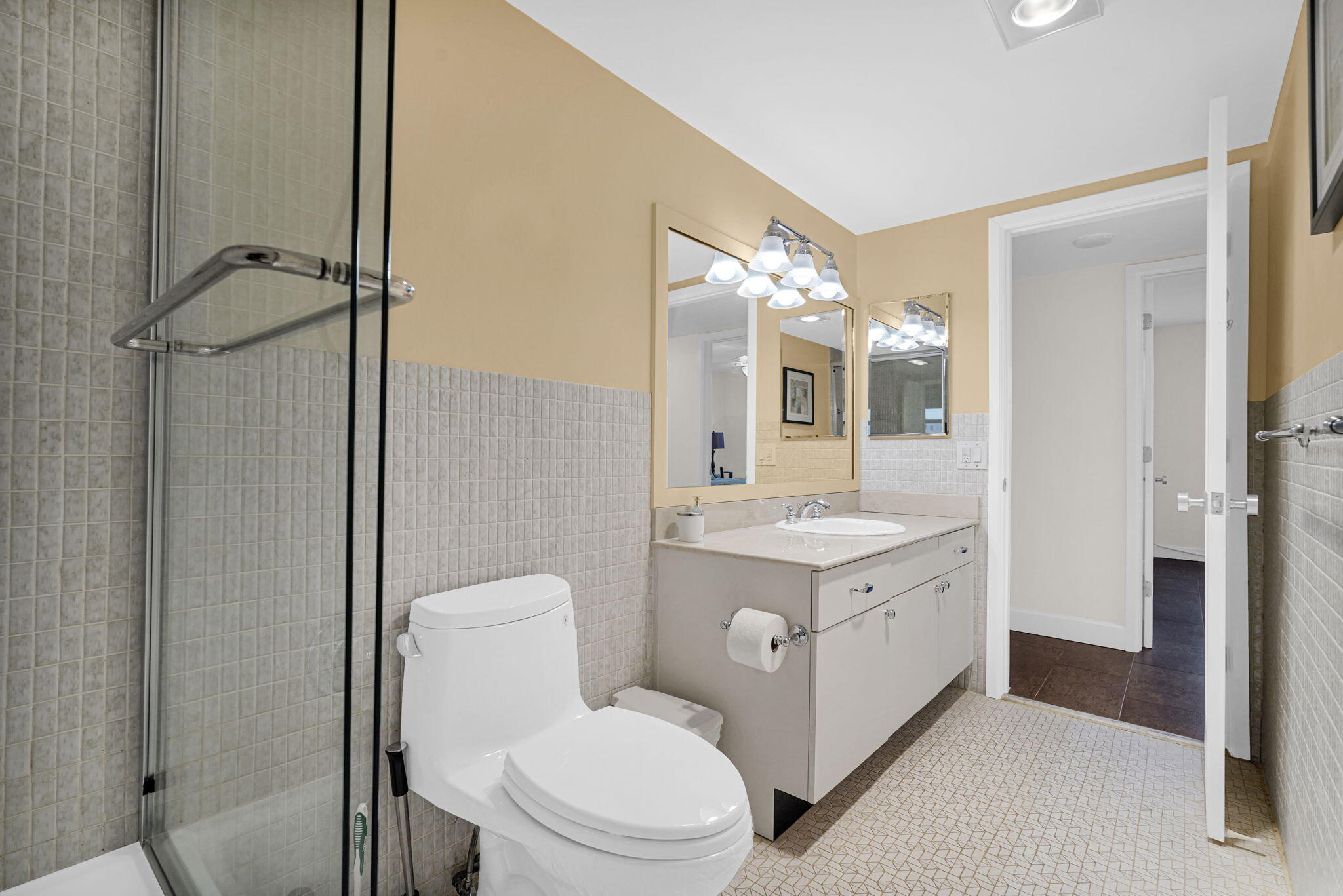 WELLINGTON TOWERS CONDO - Residential