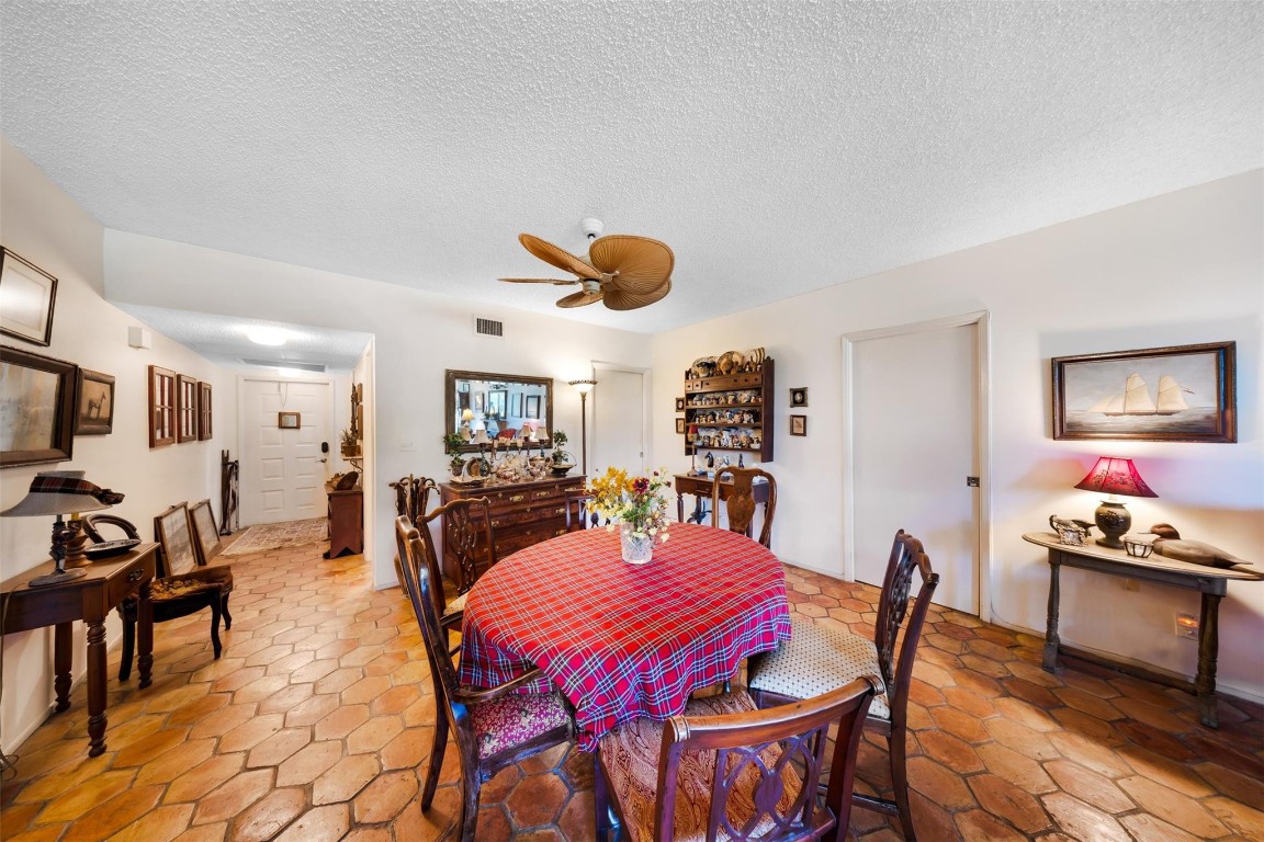 3930 Oaks Clubhouse Drive 105