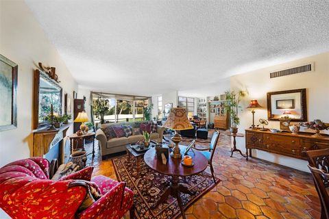 3930 Oaks Clubhouse Drive 105 Pompano Beach FL 33069