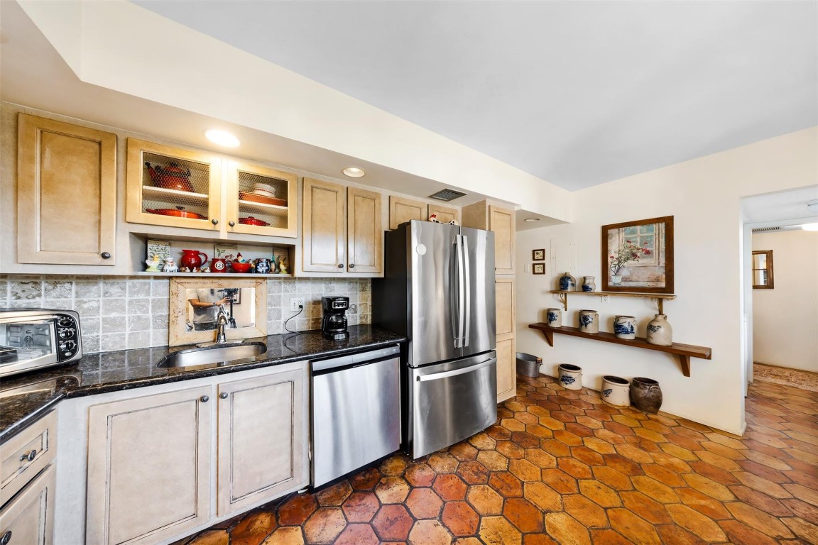 3930 Oaks Clubhouse Drive 105