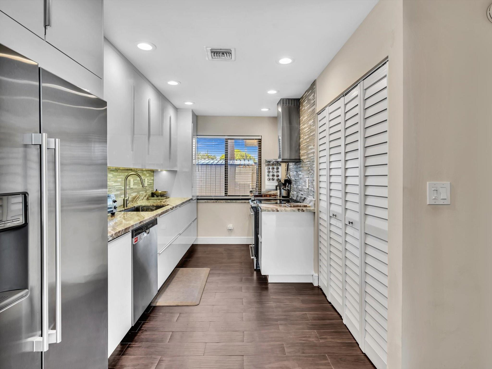 OAKLAND PARK SECOND ADD - Residential