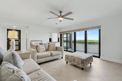 Tiny photo for 3200 N OCEAN Drive #402, Hollywood, FL 33019 (MLS # B26084444)