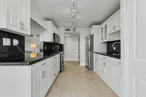 Tiny photo for 3200 N OCEAN Drive #402, Hollywood, FL 33019 (MLS # B26084444)