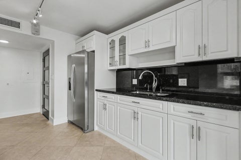 Tiny photo for 3200 N OCEAN Drive #402, Hollywood, FL 33019 (MLS # B26084444)