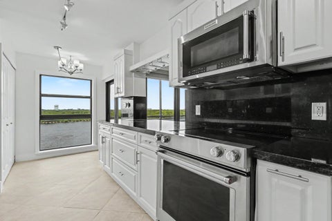 Tiny photo for 3200 N OCEAN Drive #402, Hollywood, FL 33019 (MLS # B26084444)