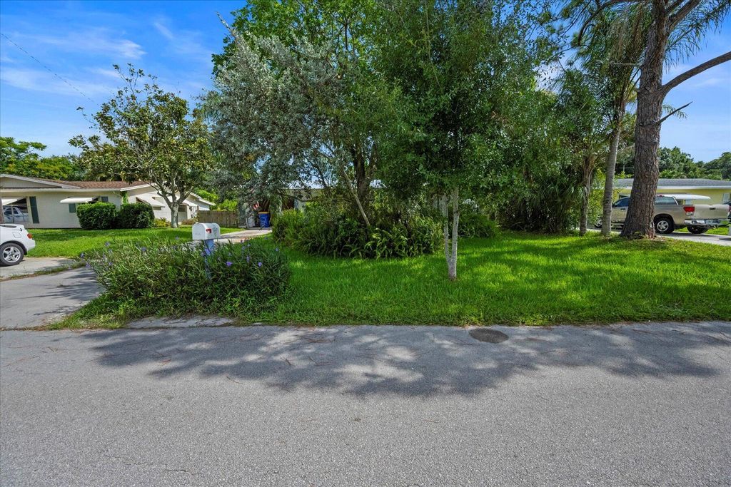 Photo of 2279 NW Sunset Boulevard, Jensen Beach, FL 34957 (MLS # R11002227)
