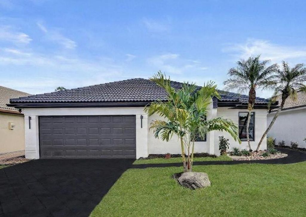Photo of 21392 Bridge View Drive, Boca Raton, FL 33428 (MLS # F10536643)