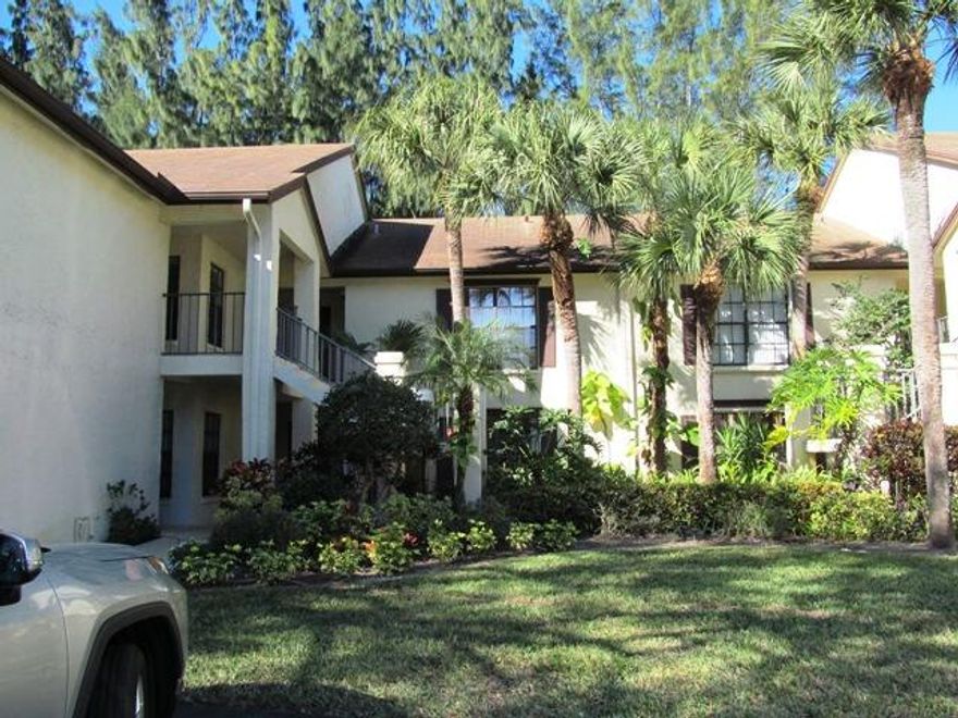 TASTEFULLY RENOVATED 2 BDRM 1ST FLOOR HOME IN ACTIVE 55+ COMMUNITY. NO CARPET HERE...KITCHEN & BATHS FEATURE DESIGER TILE  WITH  WOOD LOOK TILE THRU-OUT REMAINDER OF UNIT.. UPDATED EAT IN-KITCHEN W/PULL OUT DRAWERS, SS APPLIANCES, DESIGNER CABINETRY, GRANTIE COUNTERS & SNACK BAR.  OWNER'S BDRM W/WALK-IN CLOSET & DUAL SINKS PLUS SHOWER & COMMODE RM. GUEST BDRM HAS WALK-IN CLOSET & DIRECT ACCESS TO FULL BATH. COVERED
PATIO OVERLOOKS LUSH GARDEN & FEATURES PULL DOWN SHUTTERS  & NEW SCREEN. WATER & CABLE INCLUDED IN HOA. CLUBHOUSE FEATURES NEW SALT H20 POOL TENNIS, PICKLEBALL & NUMEROUS CLUBS & ACTIVITIES!