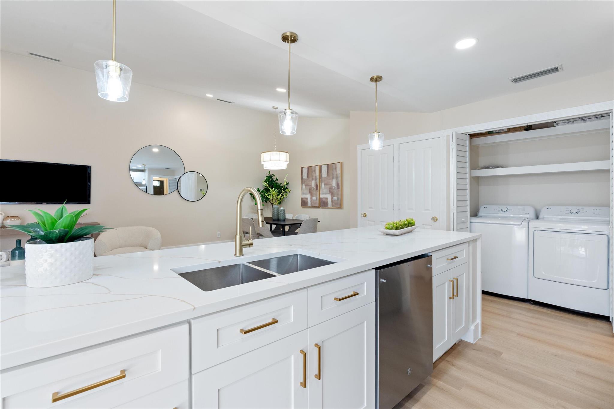 LAKE CATHERINE - Residential