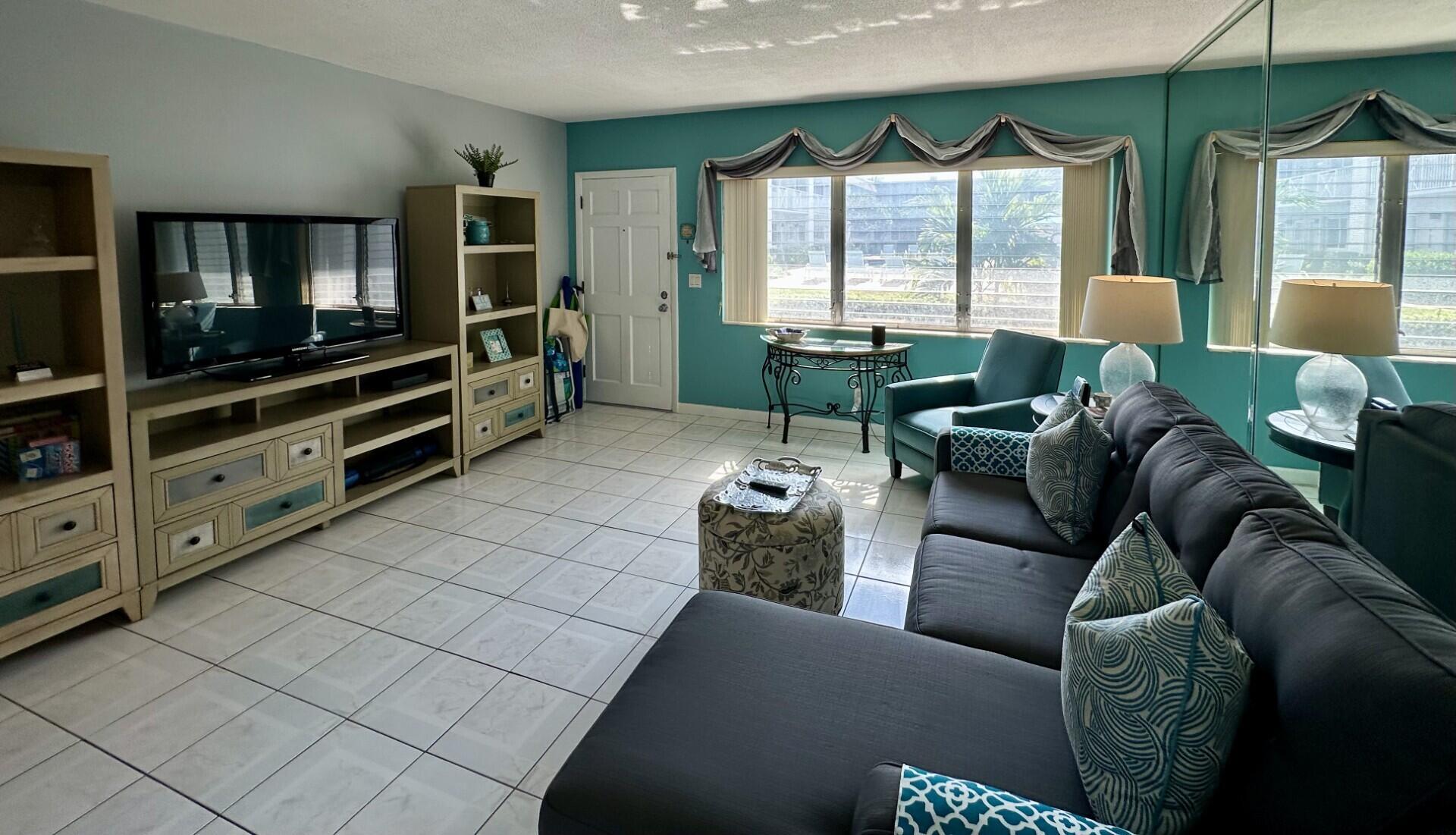 DELRAY COLONIAL INC - Residential Lease