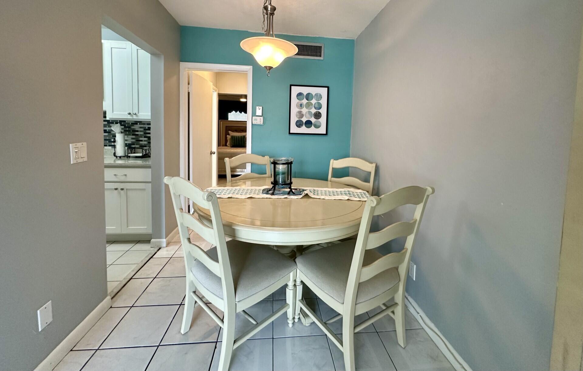 DELRAY COLONIAL INC - Residential Lease