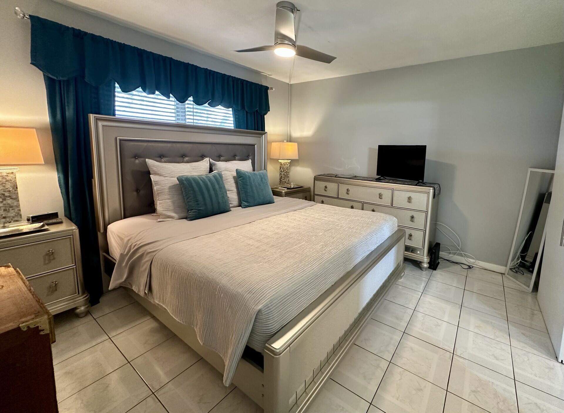 DELRAY COLONIAL INC - Residential Lease