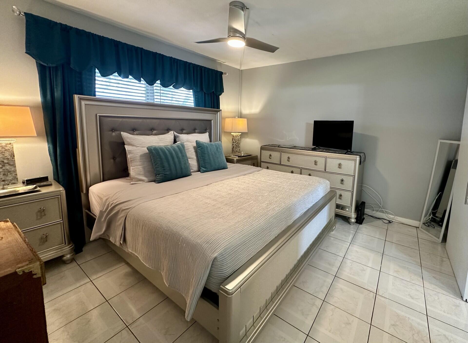 DELRAY COLONIAL INC - Residential Lease