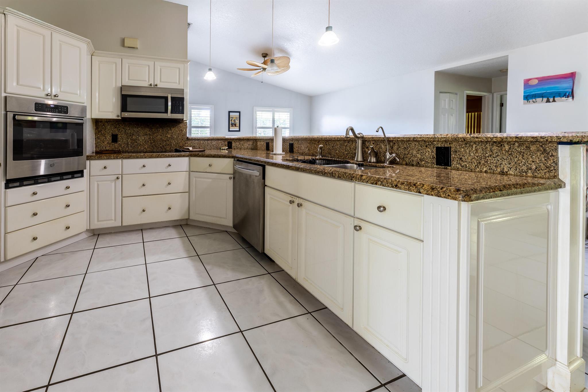 ALBERT LAKES GARDEN - Residential