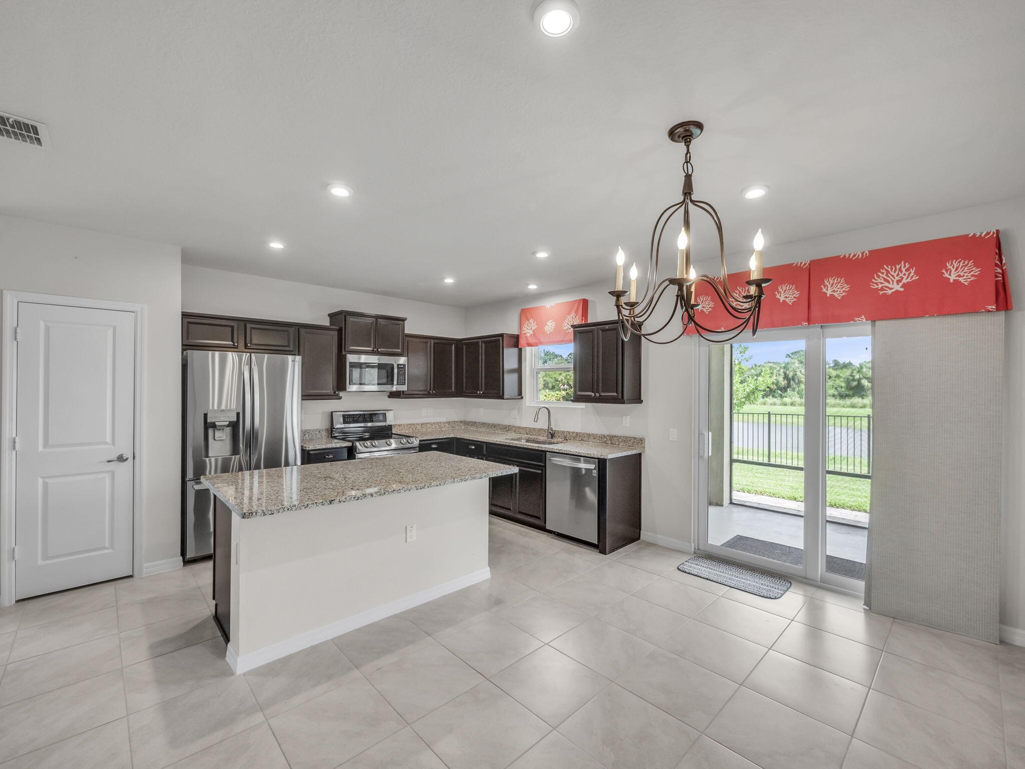 3526 Carriage Pointe Circle, Fort Pierce, FL, 34981/$370,000 4 3526 Carriage Pointe Circle