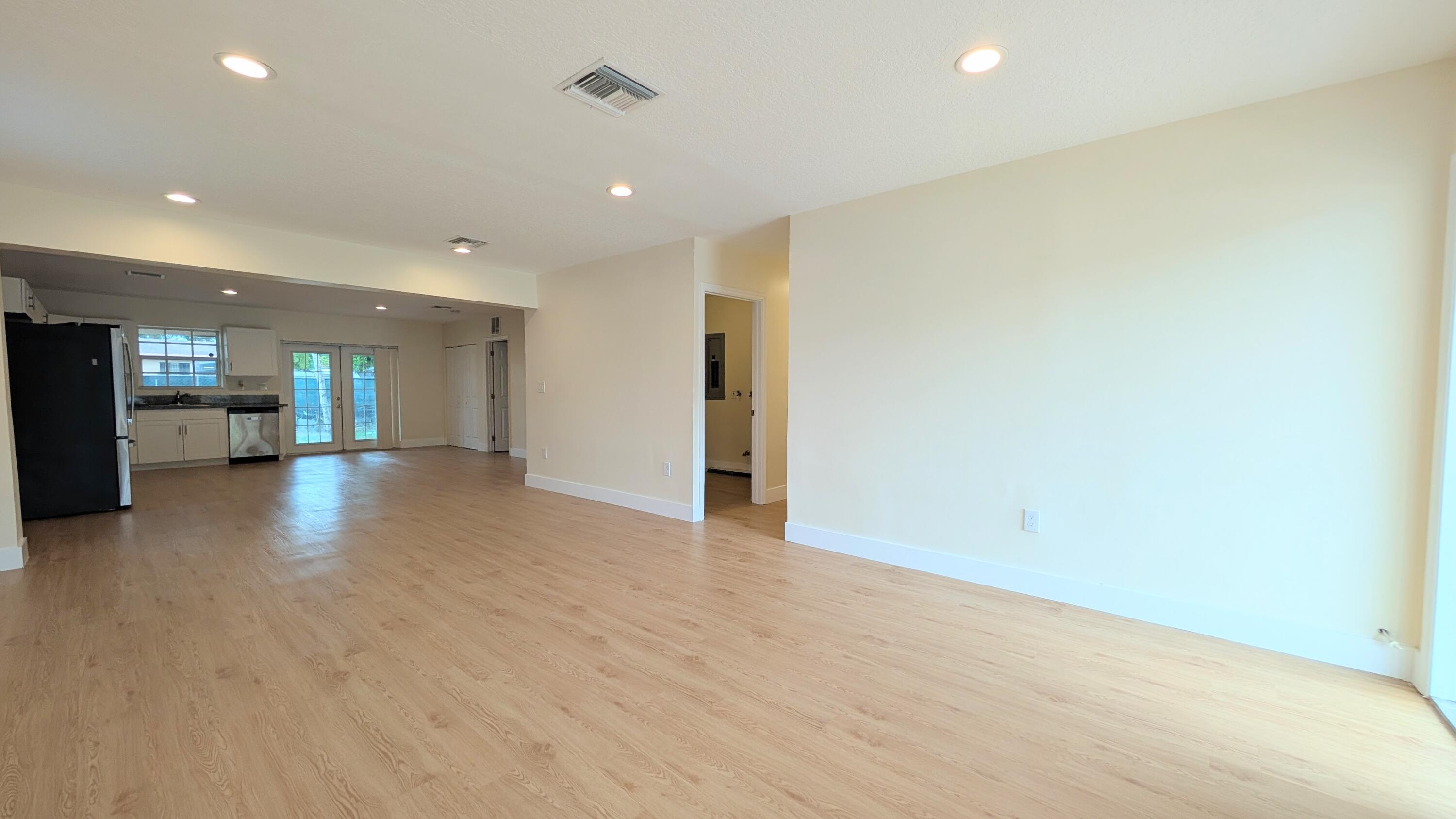 541 N 68th Way