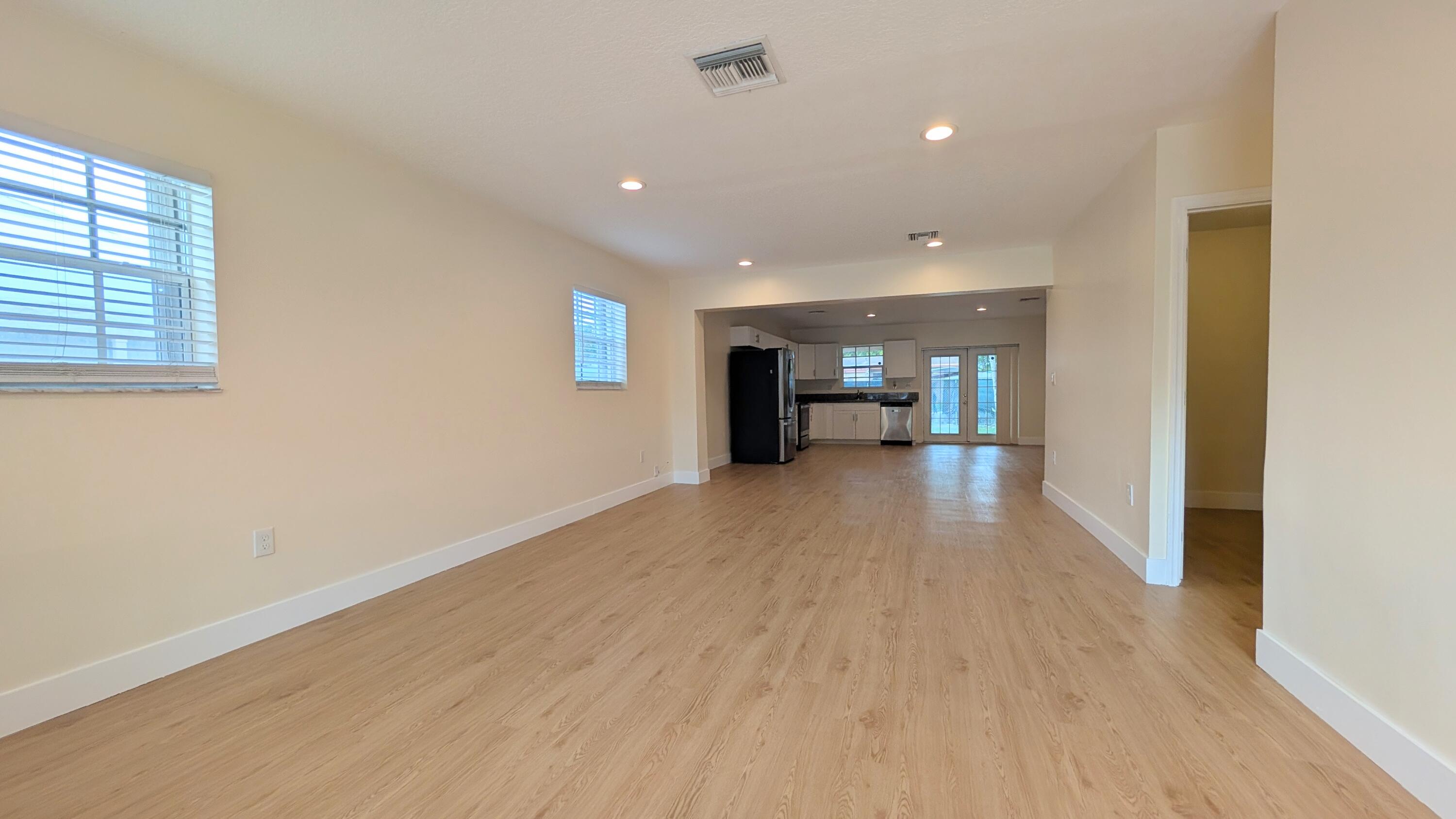 541 N 68th Way