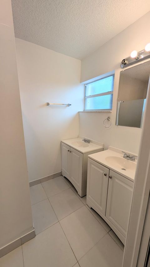 Tiny photo for 541 N 68th Way, Hollywood, FL 33024 (MLS # B26031695)