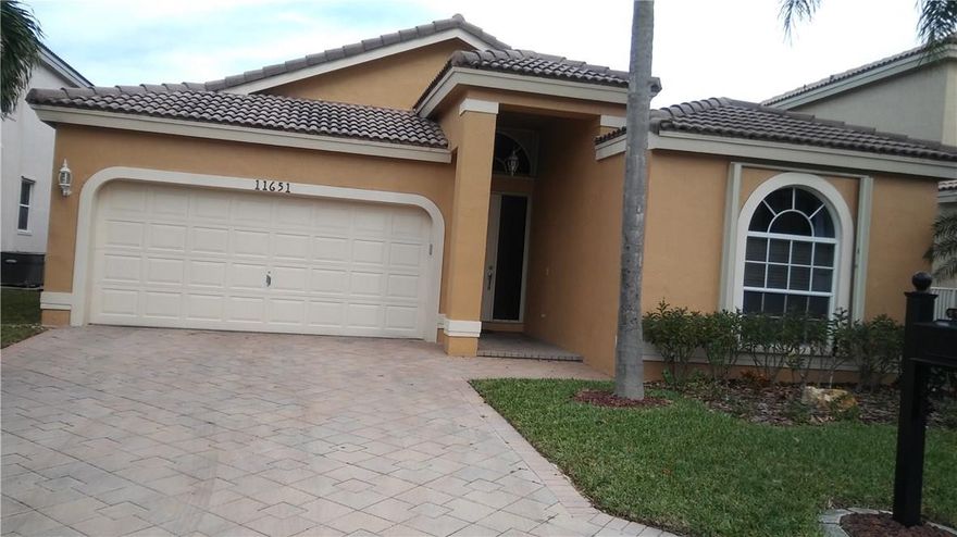 Beautiful single family home in gated community. Grand entrance foyer, porcelain tile in main area, wood floors in bedrooms, living/dining, separate family room, split bedroom plan, vaulted textured ceiling, chair rail & ceiling crown molding, walk-in-closet in master, double marble top vanities in master bath, roman tub w/separate shower, custom wood cabinets in kitchen, S/S appliances. Hi-hats, Accordion shutters, screened patio & large backyard for entertaining, 2 car garage w/ custom shelving.