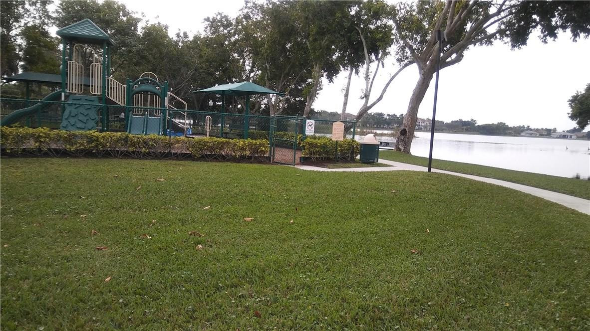 LENNOX ISLE - Residential