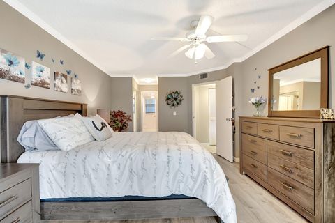Tiny photo for 3951 Via Poinciana #415, Lake Worth, FL 33467 (MLS # R11156072)