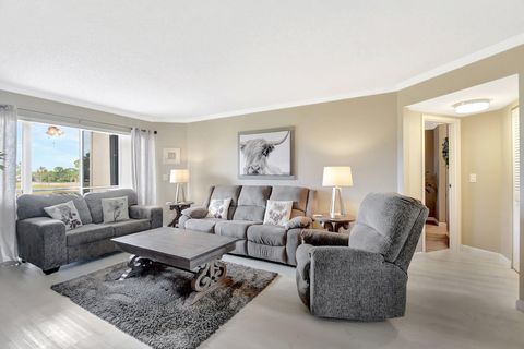 Tiny photo for 3951 Via Poinciana #415, Lake Worth, FL 33467 (MLS # R11156072)
