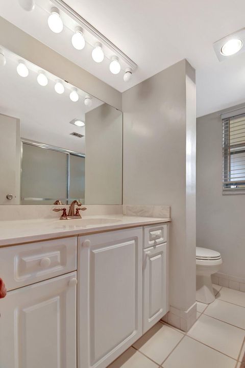 Tiny photo for 3951 Via Poinciana #415, Lake Worth, FL 33467 (MLS # R11156072)