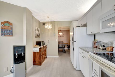 Tiny photo for 3951 Via Poinciana #415, Lake Worth, FL 33467 (MLS # R11156072)