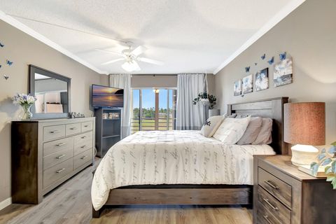 Tiny photo for 3951 Via Poinciana #415, Lake Worth, FL 33467 (MLS # R11156072)