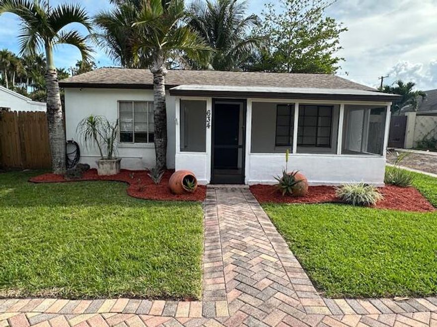 Cozy cottage east of Federal Hwy in Boynton Beach. Recently remodeled 2/1 cottage with 2 screened in front and back patios, Fenced yard, pet friendly. SS appliances .2 parking spaces. Tenant pays for wifi/internet & pay $125 a Month for utilities which includes Electric, sewer, trash, water. Must carry renter's insurance .RENTSPREE 3 months of Paystubs &3 months Bank Statements ,DL Govt. ID,It will verify Prev Landlord, employment ,credit score & eviction. In Walking distance to intracoastal, Harvey E. Oyer boat ramp park, shopping, Bike to Boynton Oceanfront Park, Downtown, Marina. Restaurant . Boats welcome if can fit in driveway and not impede other parking. Pets welcome on case by case basis 600 or better credit score