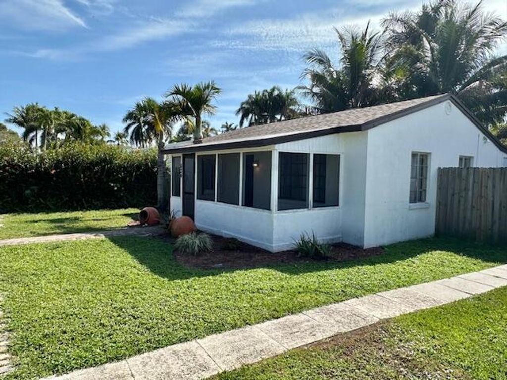 Photo of 634 Oak Street, Boynton Beach, FL 33435 (MLS # R11169900)