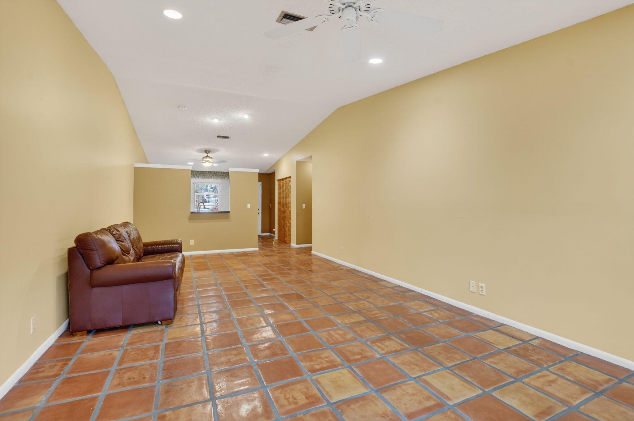 WHISPER WALK PARKLANE - Residential